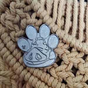 Disney Pumbaa Hidden Mickey chaser pin